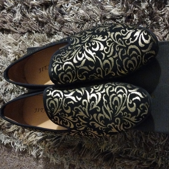 Jitia men's black and gold  slip on dress shoes. Size 12' - Picture 5 of 8